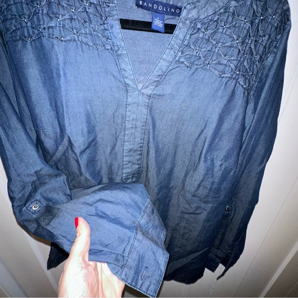 Bandolino Blue Chambray Women’s Shirt medium - Picture 4 of 8